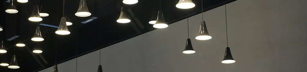 Sebuah bohlam lampu LED modern yang menyala terang.
