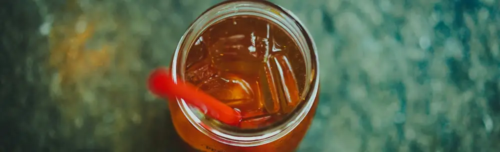 segelas es teh dengan es batu